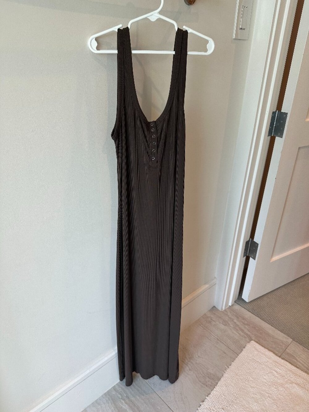 Abercrombie and Fitch Women's Scoopneck Button-Up Knit Midi Dress